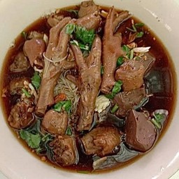 ก๋วยเตี๋ยวไก่ ข้อ,ตีนไก่,เลือด