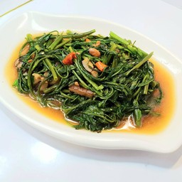 ผัดผักบุ้งไฟแดงเจ กับ พริก