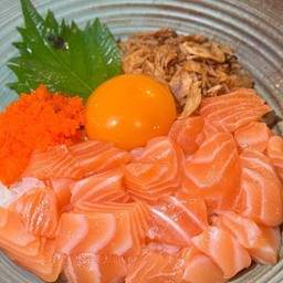 D1 ข้าวหน้าแซลมอนเต๋าไข่สด