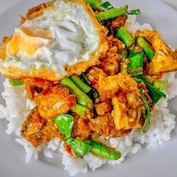 ข้าวราดผัดพริกแกง