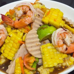 ตำข้าวโพดหมูยอกุ้งสุก