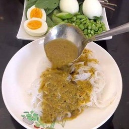 ขนมจีนน้ำแกงเผ็ด