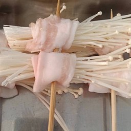 สามชั้นพันเห็ด