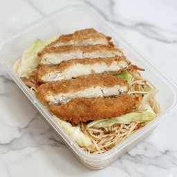 ผัดหมี่ อกไก่ทอดกรอบ