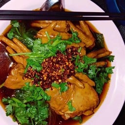 ก๋วยเตี๋ยวไก่ตุ๋นมหานิยมอารีย์ อารีย์