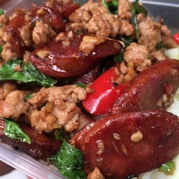กระเพราหมูสับกุนเชียง 2 กล่อง 150 บาท