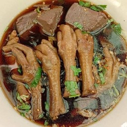 เกาเกลา ตีนไก่,เลือด