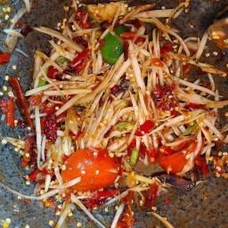 ตำนัวววป๊อกป๊อก แซบๆ(ไก่ทอดน้ำปลา+หอมใหม่) ท่าแพ ซอย6