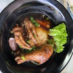ก๋วยเตี๋ยวไก่ตุ๋นมหานิยมอารีย์ อารีย์