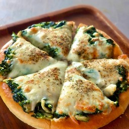 พิซซ่าหน้าผักโขม