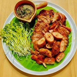 ย่างรวม ( คอหมูย่าง +ไส้ย่าง & น้ำจิ้มแจ่วรสเด็ด มี 2 สูตรให้เลือก