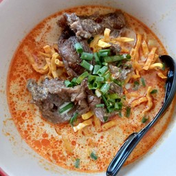 ข้าวซอยเนื้อตุ๋น