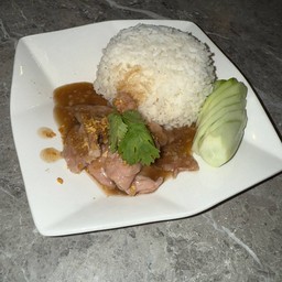 ข้าวหมูกระเทียม