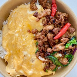 ไข่ข้นกระเพราหมูสับ