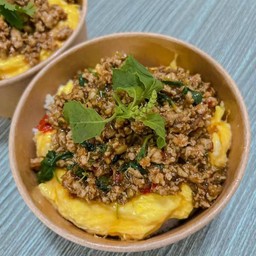ข้าวกระเพราหมูสับไข่ข้น
