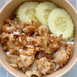 ข้าวหมูทอดกระเทียม