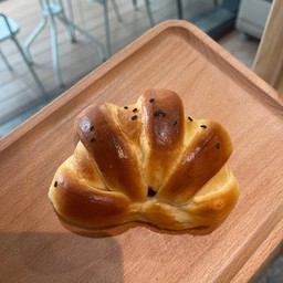 ขนมปังเผือก