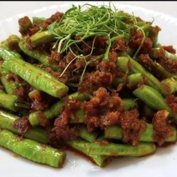 ผัดพริกแกงเจถัวฝักยาว