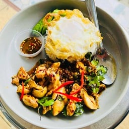 กะเพราไก่ผัดพริกแห้ง