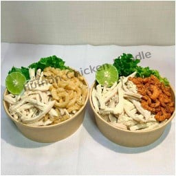 หมี่ไก่ฉีกใกล้ฉัน