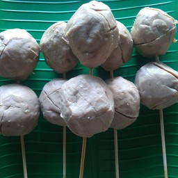 ลูกชิ้นเนื้อจัมโบ้ไม้ละ30.