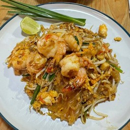 ผัดไทย กุ้งสด เส้นจันทร์