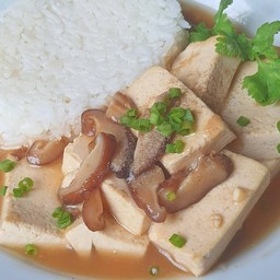 Tofu Gravy Rice  ข้าวหน้าเต้าหู้เห็ดหอม