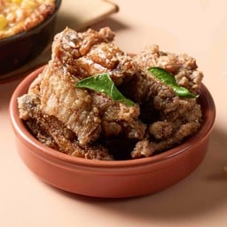 ปีกไก่เคลือบซอสกระเทียมซีอิ๊ว