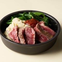 สเต็กเนื้อสันนอก พร้อมมะเขือม่วงรมควัน