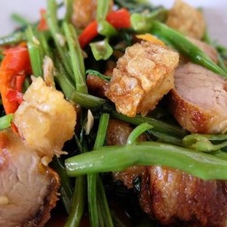 ผัดผักบุ้ง (กับข้าว)