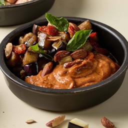 มะเขือม่วงรมควันกับซอสโรเมสโก