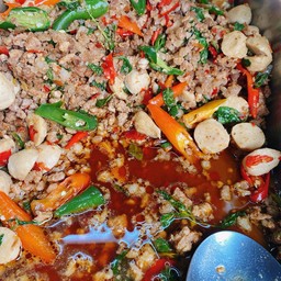 กะเพราหมูลูกชิ้น