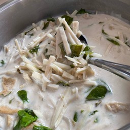 ต้มกะทิยอดมะพร้าวใส่ใบเหลียง เจ