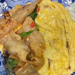 ไข่ข้นสามชั้นกะเพรา