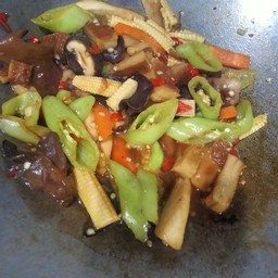 เป็ดผัดพริกหยวกเจ