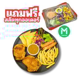 สเต็กไก่สไปซี่และไส้กรอก