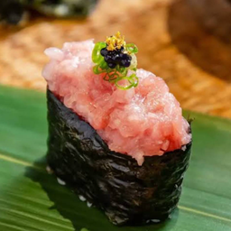 Chopped yellow fin tuna sushiซูชิปลาทูน่าสับ