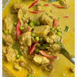 แกงคั่วกระดูกอ่อนมะเขือพวง