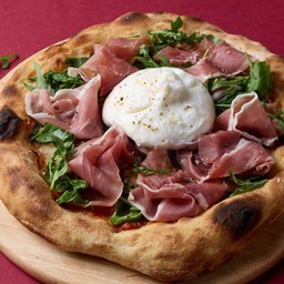 พิซซ่าบูราต้าชีสกับพาร์ม่าแฮม