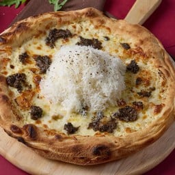 พิซซ่าทรัฟเฟิลกับชีสพาร์เมซาน