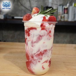 สตอเบอรี่โยเกิร์ตปั่น