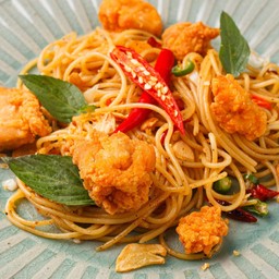 สปาเก็ตตี้ไก่กรอบผัดพริกขี้หนูสวน