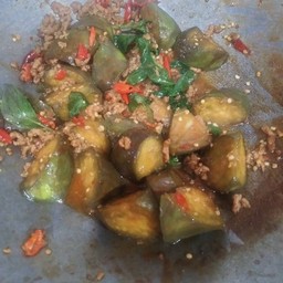 ผัดมะเขือยาวหมูสับเจราดข้าว