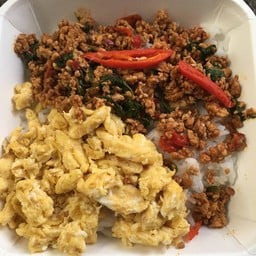 ข้าวไข่ขยี้ กระเพราหมูสับ+กระเพราหมูสับ เซ็ท 2 กล่อง 140 บาท