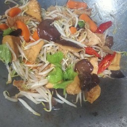 ผัดถั่วงอกเจราดข้าว