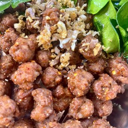 ข้าวลาบทอด กระเทียมเจียว