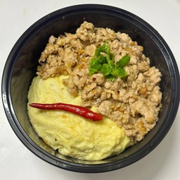 ข้าวหมูสับกระเทียม ไข่ข้น