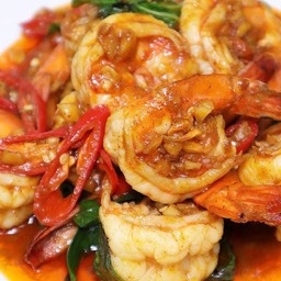 ผัดกระเพรากุ้งสดราดข้าว