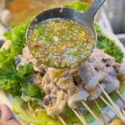 หมูนึ่งเสียบไม้ by ณิศา