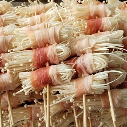 เห็ดเข็มทองพันเบคอน